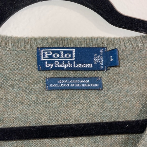 Ralph Lauren Men’s Lambs Wool V-neck sweater - Picture 3 of 4